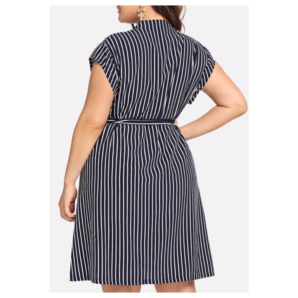 ➕V-neck Striped Shirt Dress - Picture 4 of 5
